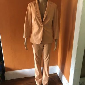 Pant suit